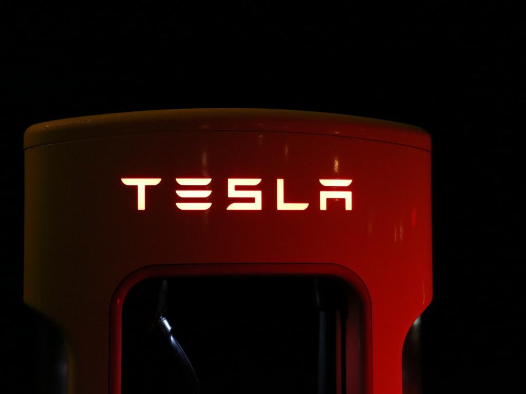 Another Rough Day For Tesla After Einhorn Piles On - Tesla Motors , HD Wallpaper & Backgrounds
