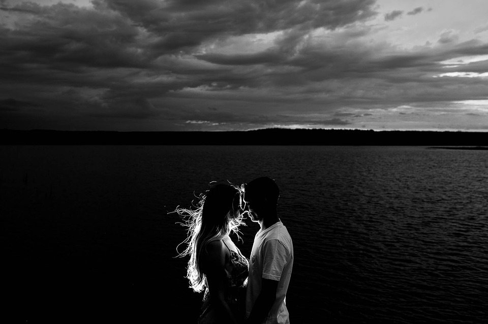 Love Romantic Couples Holding Hand Wallpapers - Couple Black And White Photography , HD Wallpaper & Backgrounds