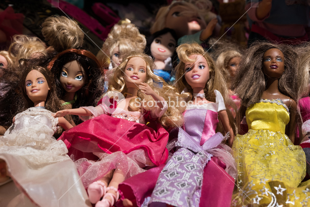 Multiethnic Barbie Toy Dolls With Fancy Dresses In - Barbie , HD Wallpaper & Backgrounds