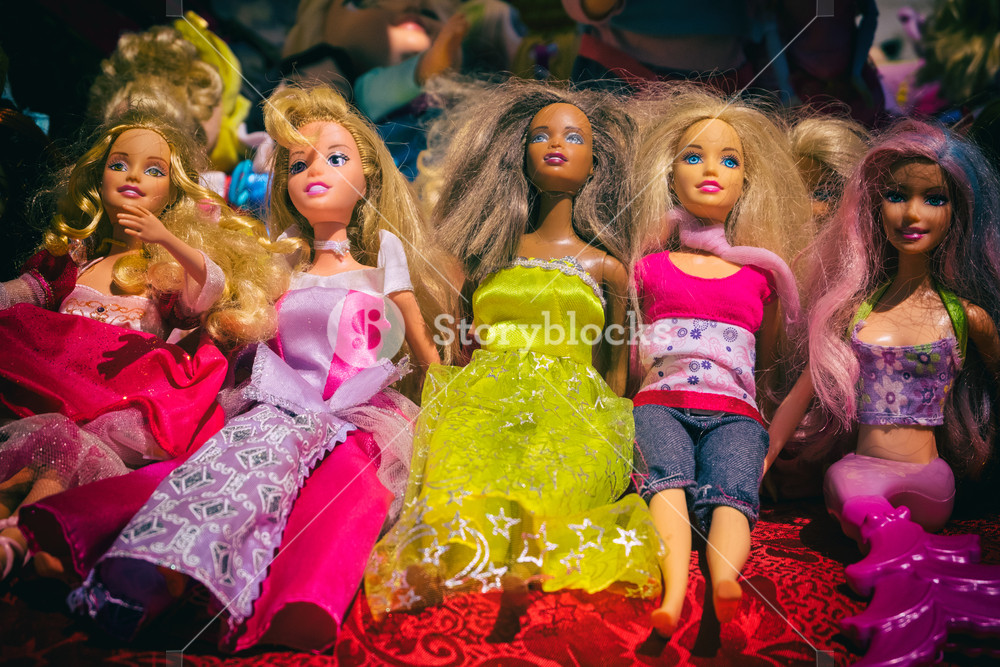 Multiethnic Barbie Toy Dolls With Fancy Dresses In - Barbie , HD Wallpaper & Backgrounds