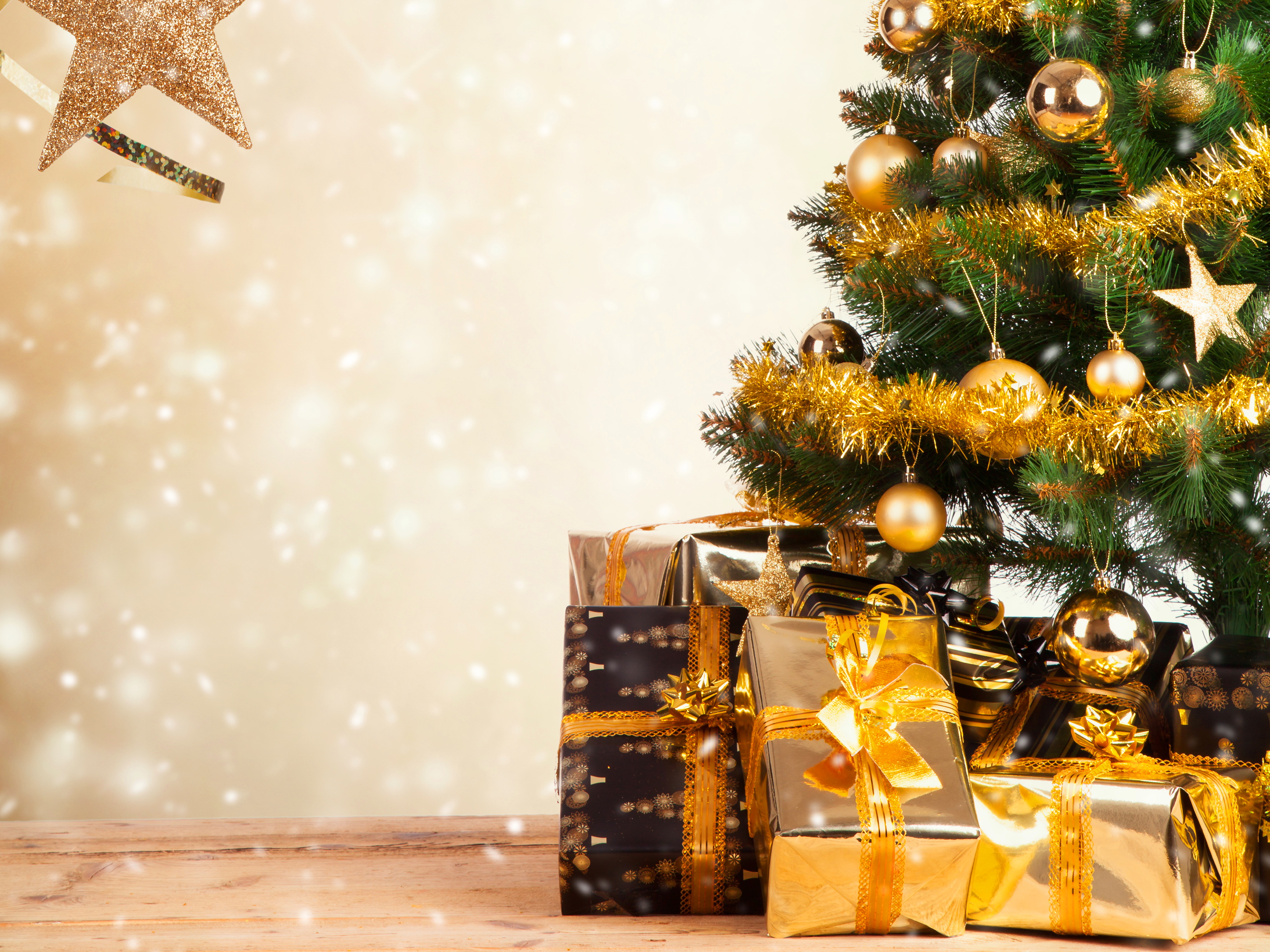 4000 X - Golden Christmas Tree With Presents , HD Wallpaper & Backgrounds