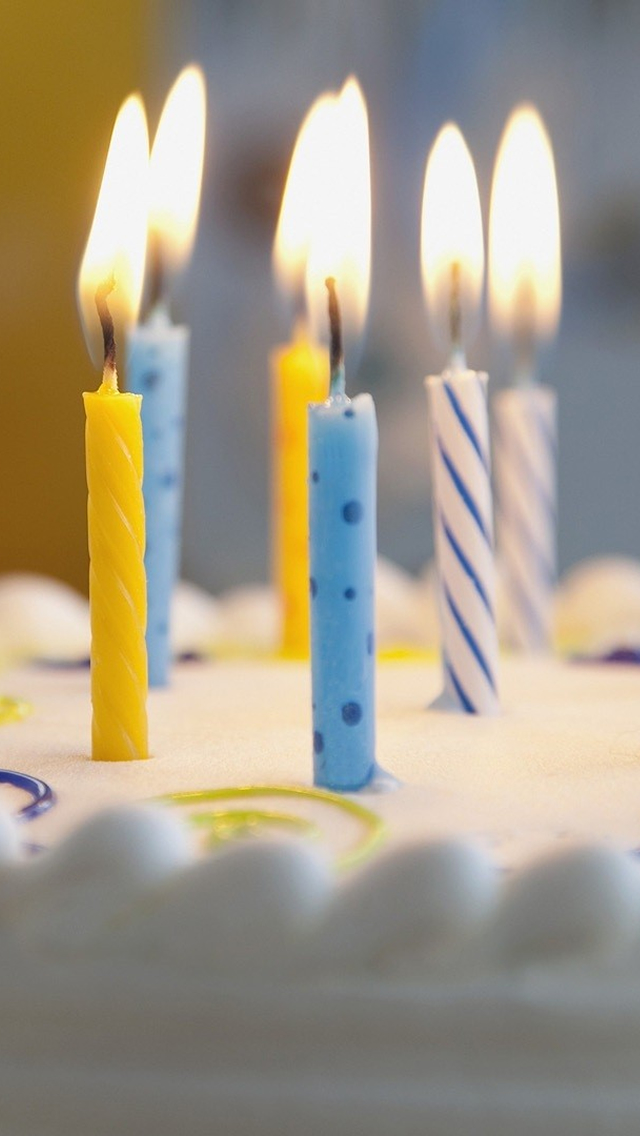 Candles On Birthday Cake Iphone Wallpaper - Birthday Cakes Hd Pics Download , HD Wallpaper & Backgrounds