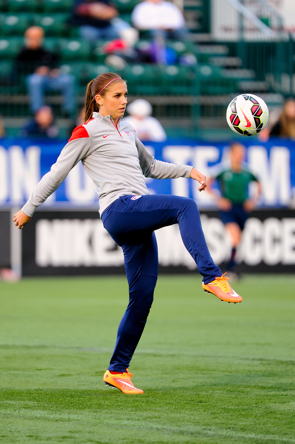 Alex Morgan Hd Wallpapers - Alex Morgan C Ronaldo , HD Wallpaper & Backgrounds