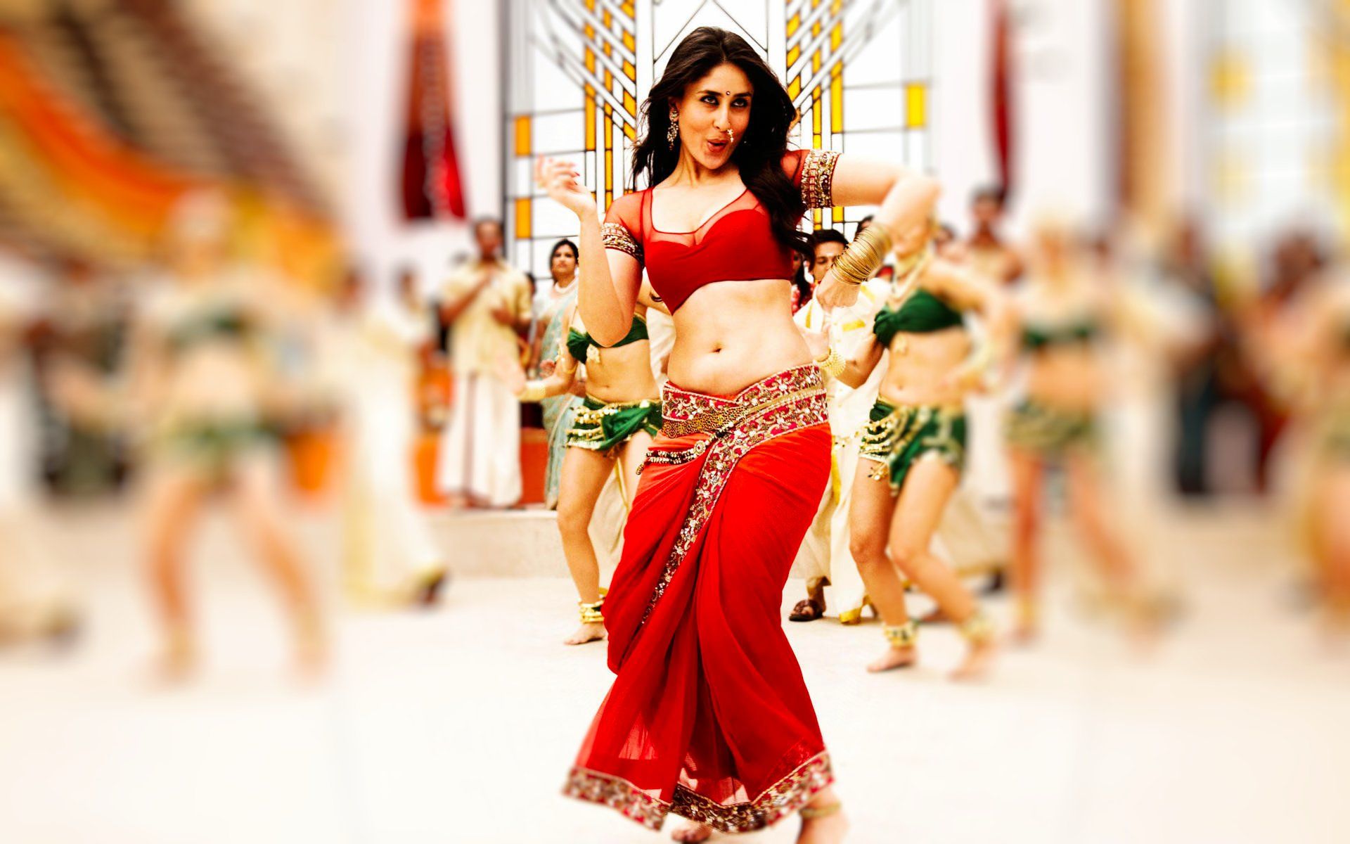 Santa Banta Hd Hot Wallpapers - Kareena Kapoor In Chammak Challo , HD Wallpaper & Backgrounds