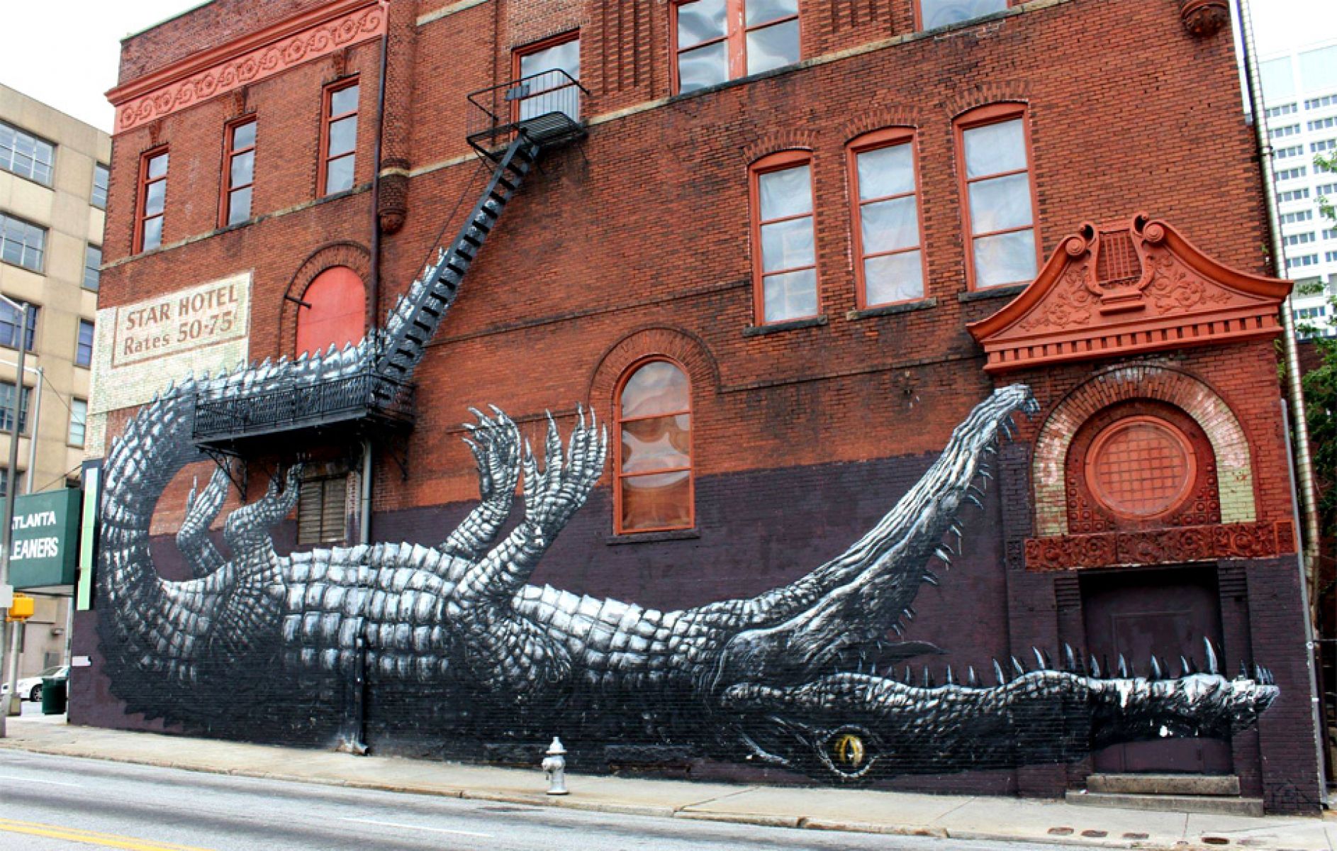 Crocodile On The Wall-street Art - Large Scale Art , HD Wallpaper & Backgrounds