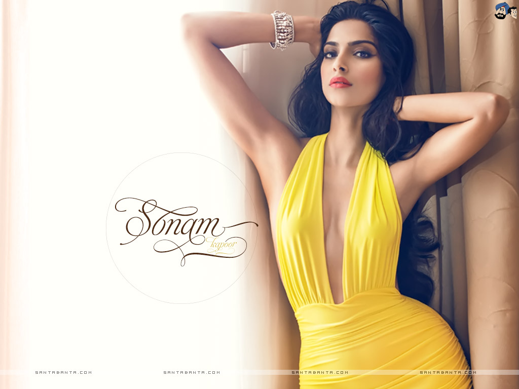 Santabanta Hd Wallpapers 1080p - Hot Sexy Sonam Kapoor , HD Wallpaper & Backgrounds