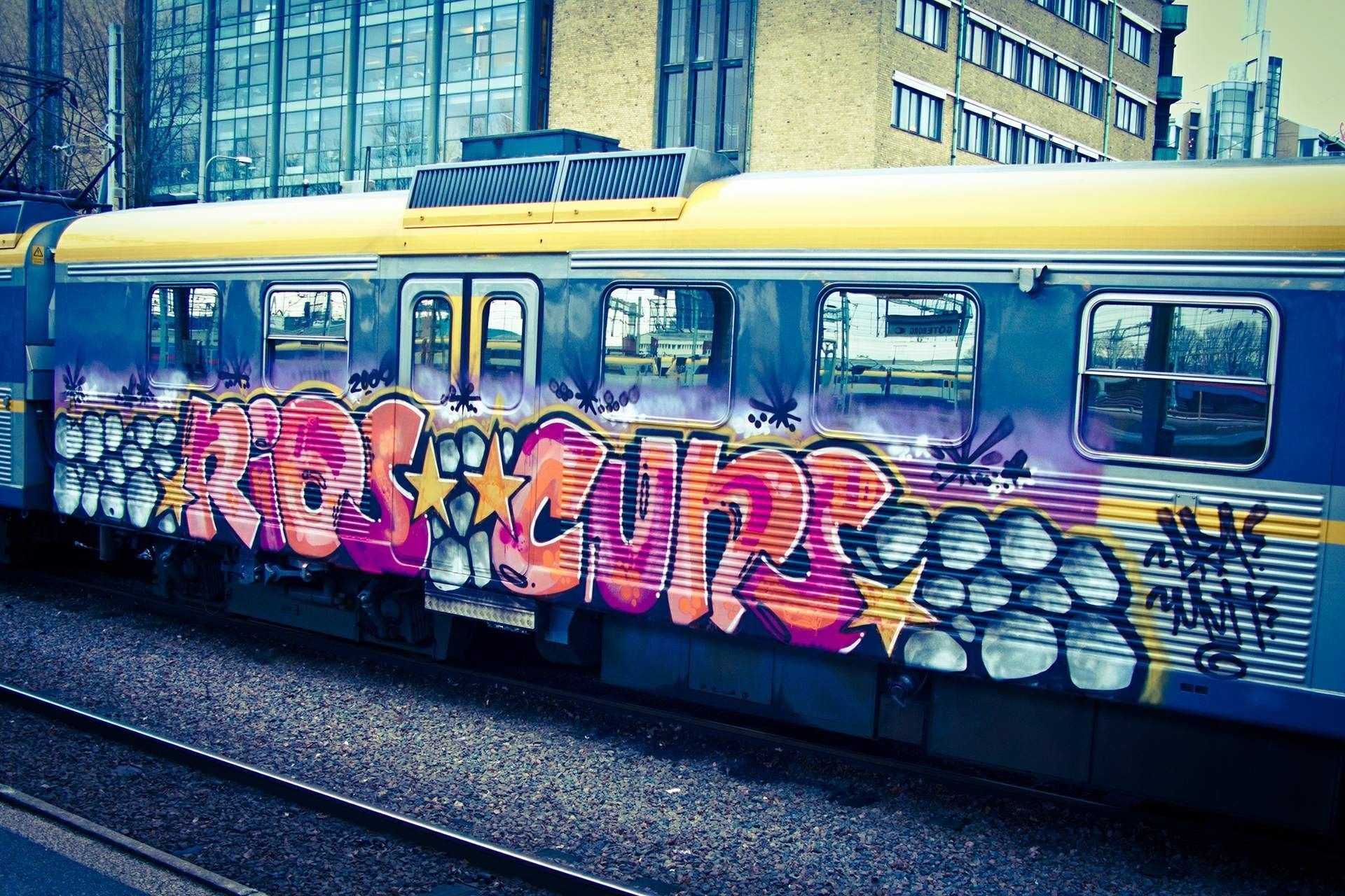 Graffiti Hd Wallpaper The Train Street Art Cool Images - Graffiti Wallpaper Hd , HD Wallpaper & Backgrounds