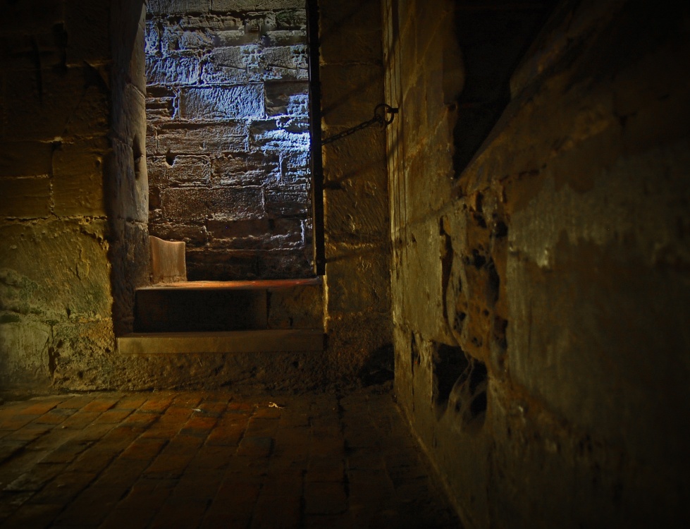979 X 750 Pixels - Inside Warwick Castle Dungeons , HD Wallpaper & Backgrounds