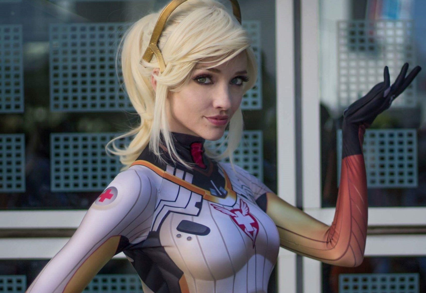 Wallpapers Id - - Mercy Cosplay , HD Wallpaper & Backgrounds