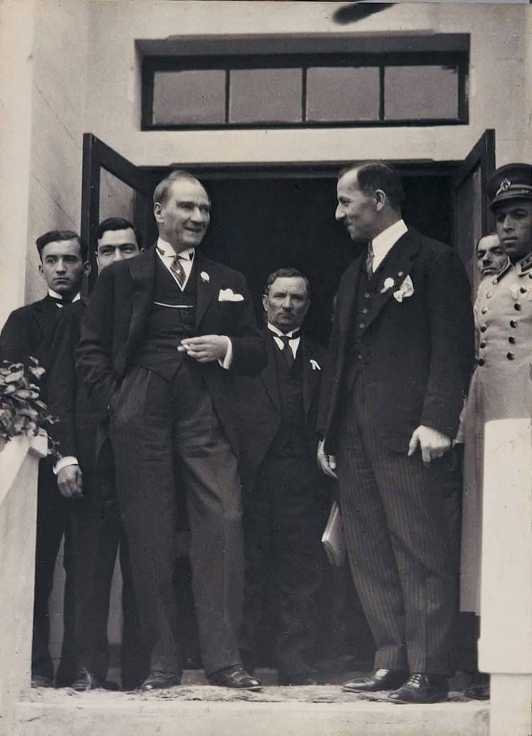 Atatürk'ün Doktorlarla Çekilen 20 Farklı Fotoğrafı - Atatürk Resimleri Farkli , HD Wallpaper & Backgrounds