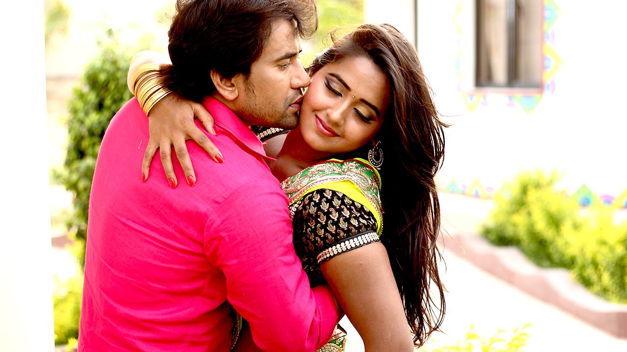 Kajal Raghwani Kissing Scene With Nirahua - Patna Se Pakistan Movie Heroin , HD Wallpaper & Backgrounds