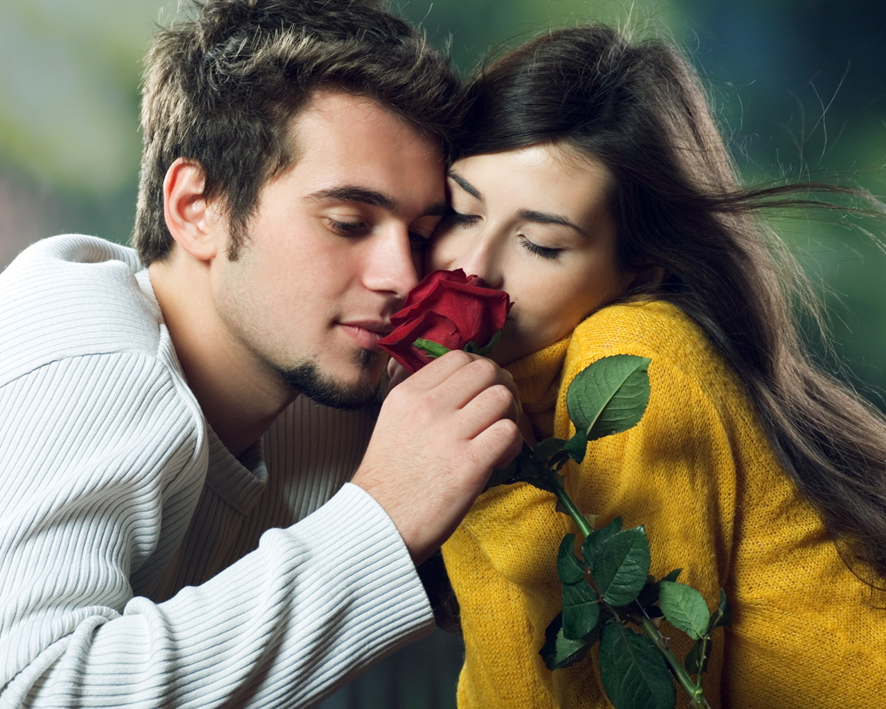 Hug - Romantic Couple , HD Wallpaper & Backgrounds