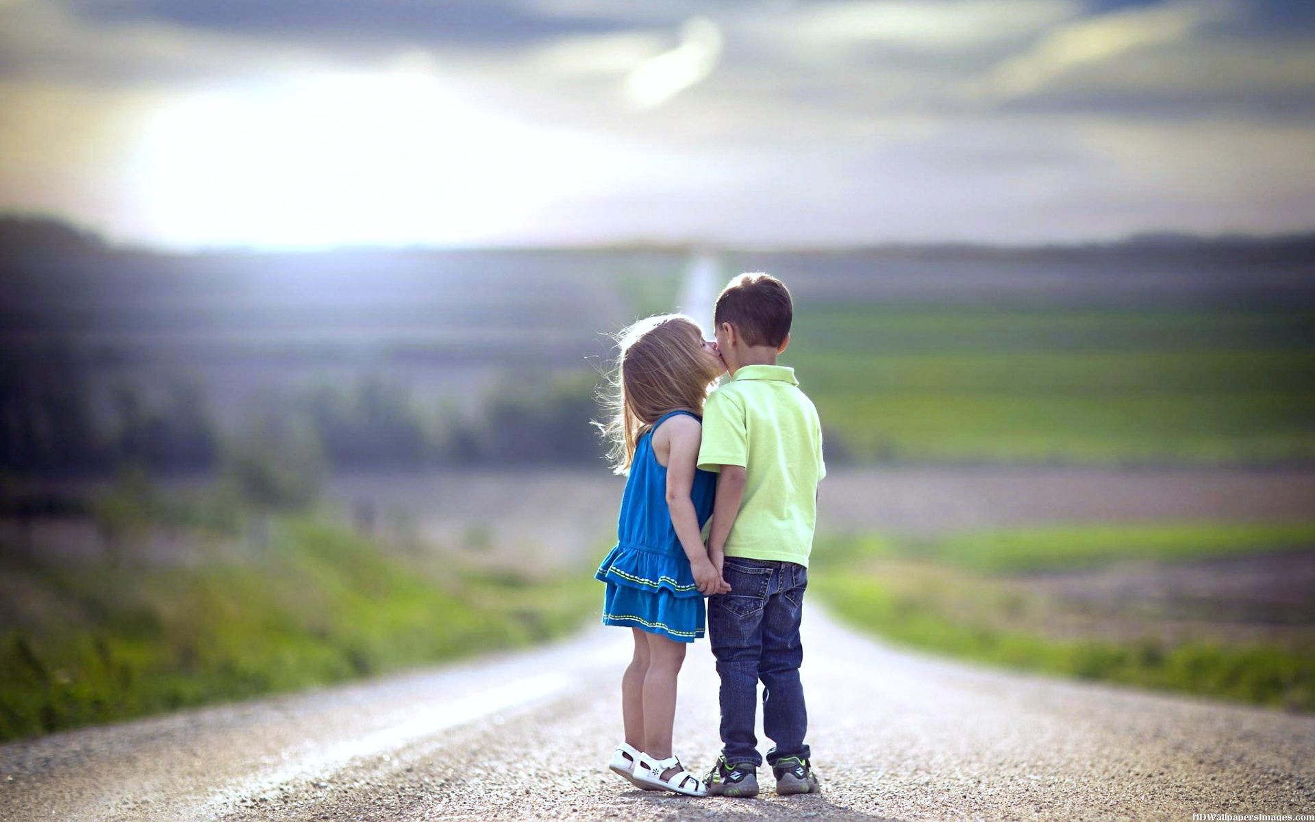 Kids Kissing Picture - Romantic Morning Love Quotes , HD Wallpaper & Backgrounds