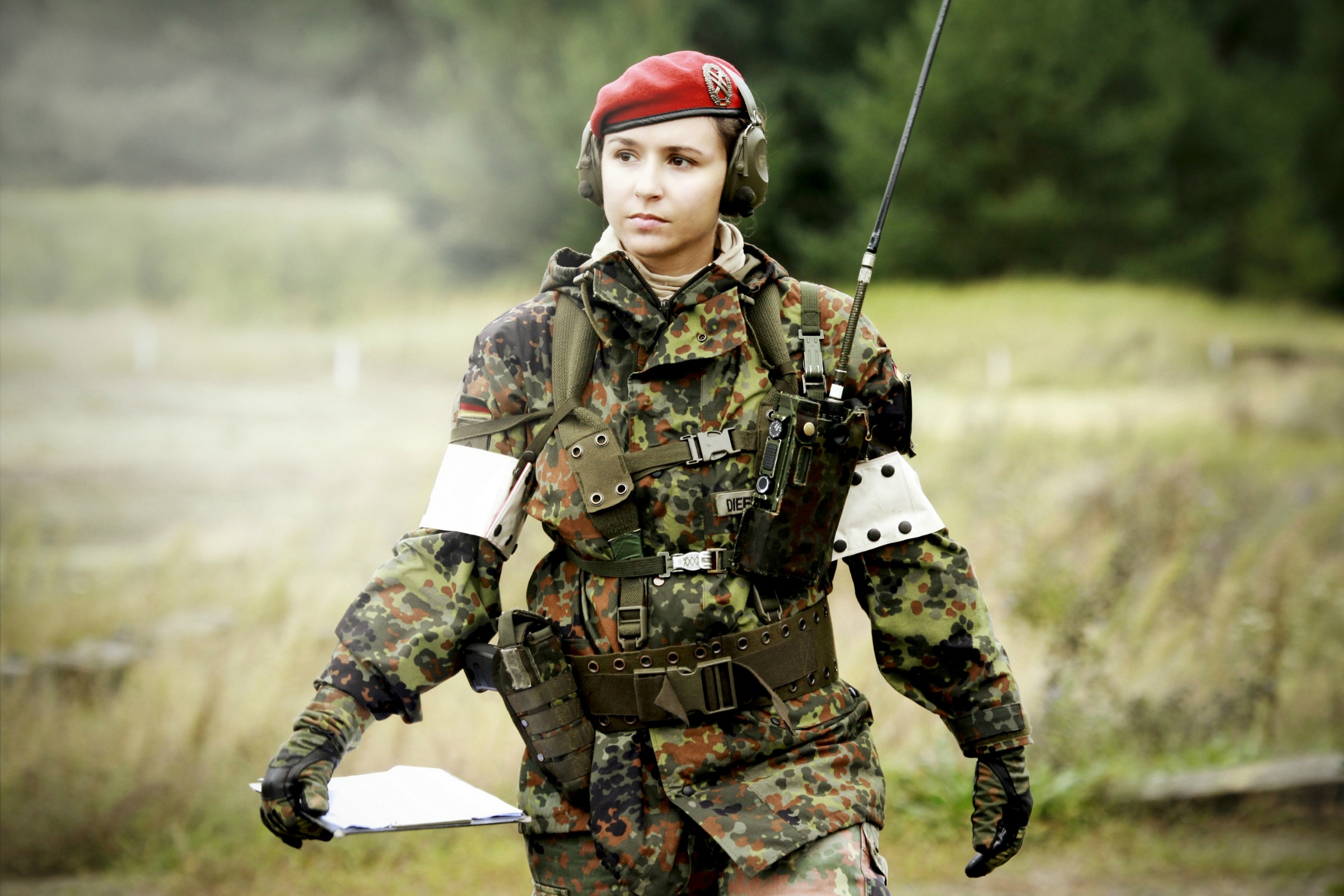 Asker-10 - Military Women , HD Wallpaper & Backgrounds