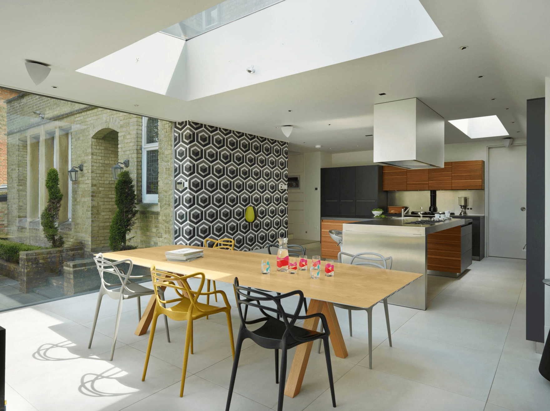 Geometric Wallpaper In Kitchen , HD Wallpaper & Backgrounds