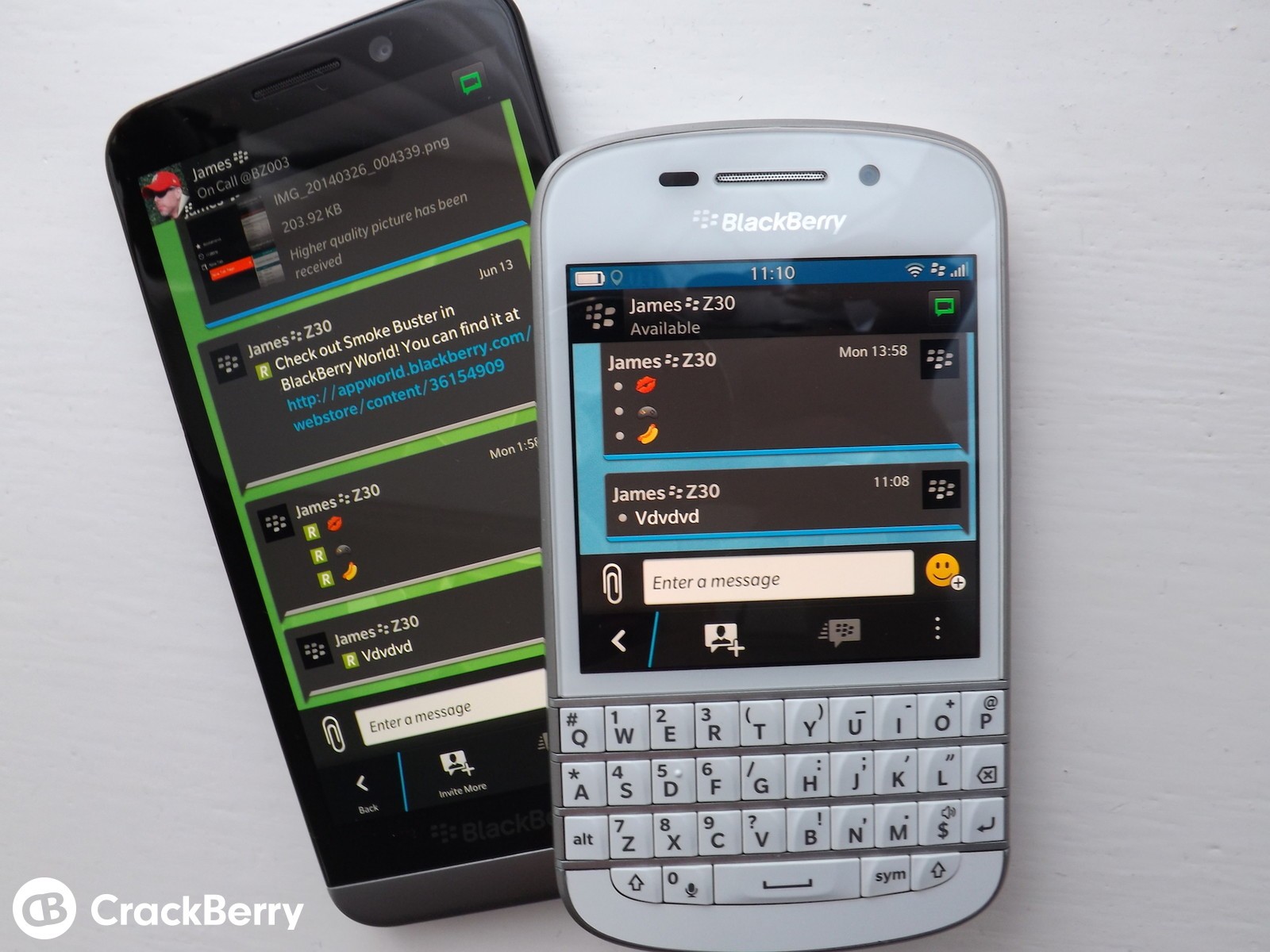 Are You Now Using A Wallpaper With Bbm - Blackberry Torch 9800 White , HD Wallpaper & Backgrounds