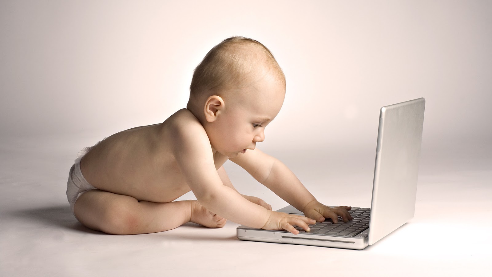 Baby Wallpaper Hd 1080p ~ Wallpaper Hd 1080p - Baby With Laptop , HD Wallpaper & Backgrounds