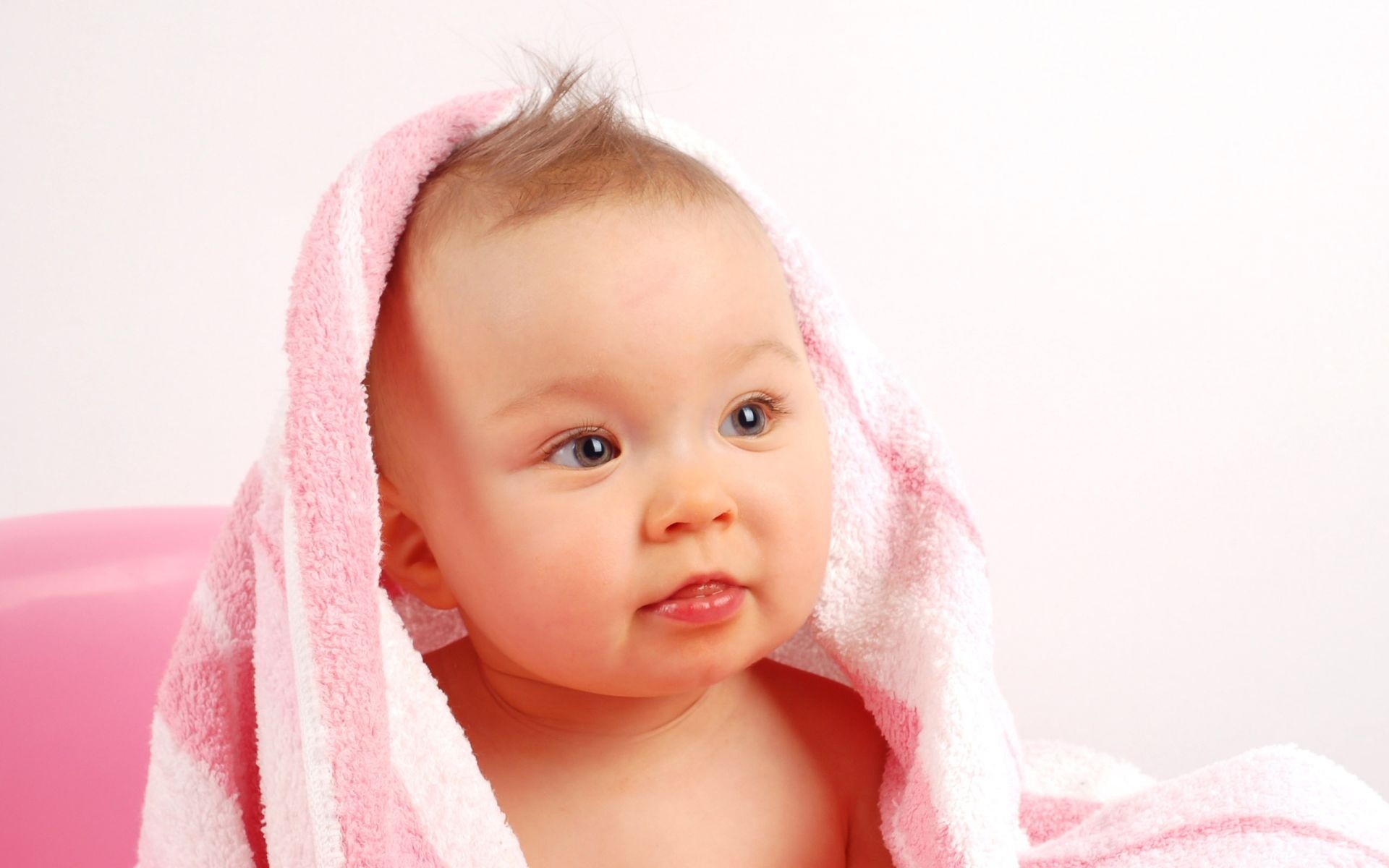 Small And Cute Baby Wallpaper Download - Baby In Pink Towel , HD Wallpaper & Backgrounds