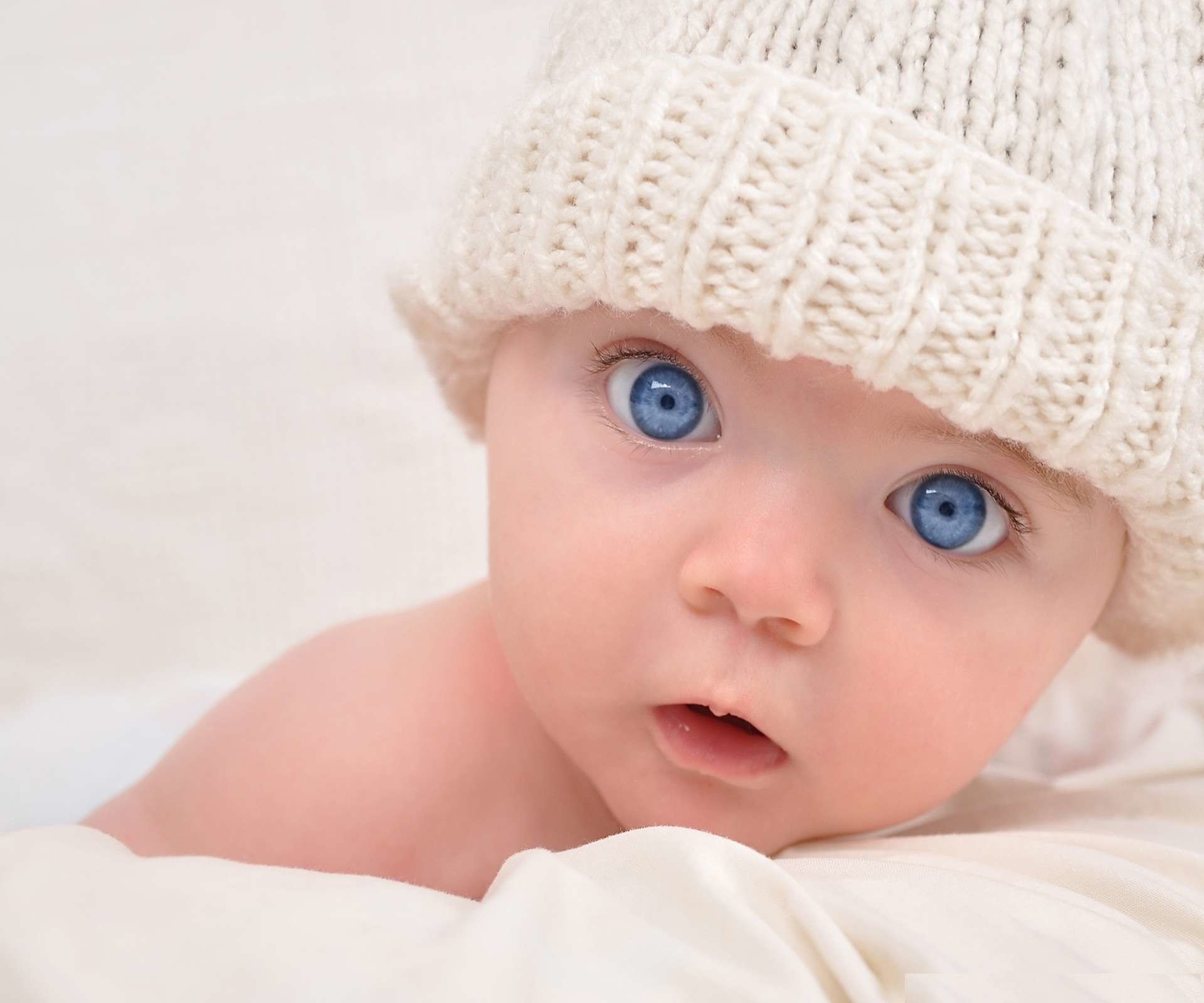 Sweet Baby Wallpaper - White Baby With Blue Eyes , HD Wallpaper & Backgrounds