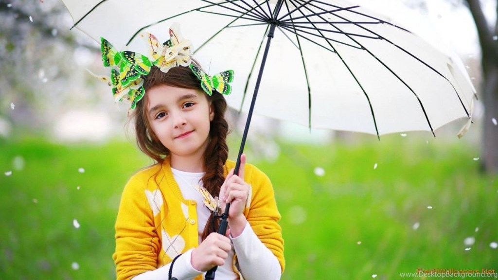 Download Free Cute Babies Hd Wallpapers The Quotes - Cute Baby With Umbrella , HD Wallpaper & Backgrounds