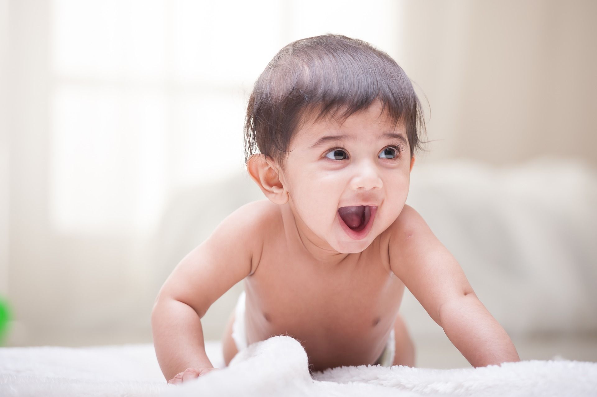 Beautiful Baby Smiling Desktop Background Wallpaper - Indian Happy Baby Boy , HD Wallpaper & Backgrounds