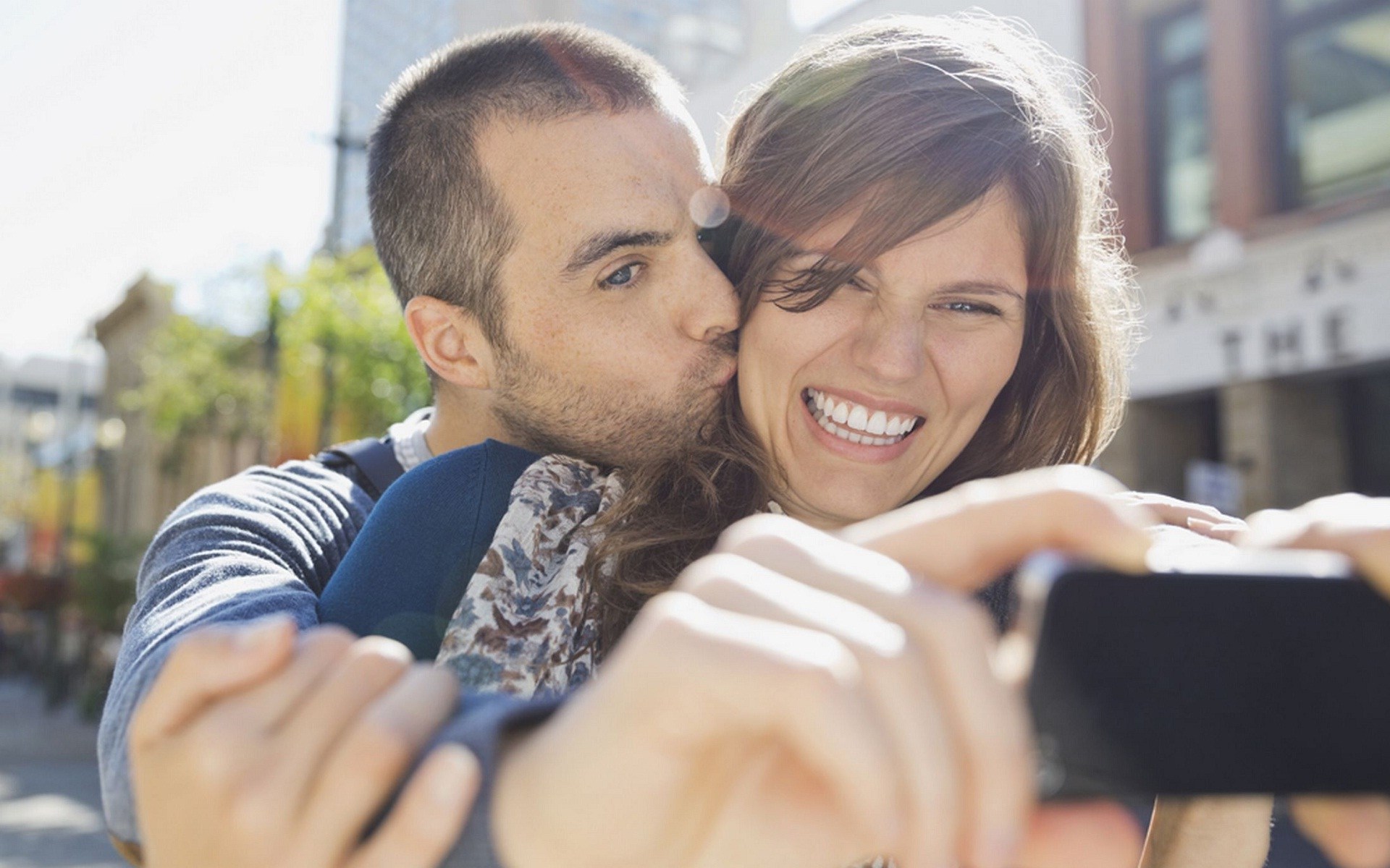 Crazy And Romantic Couple Taking Selfie In Mobile Hd - Could Be Us But We Can T , HD Wallpaper & Backgrounds