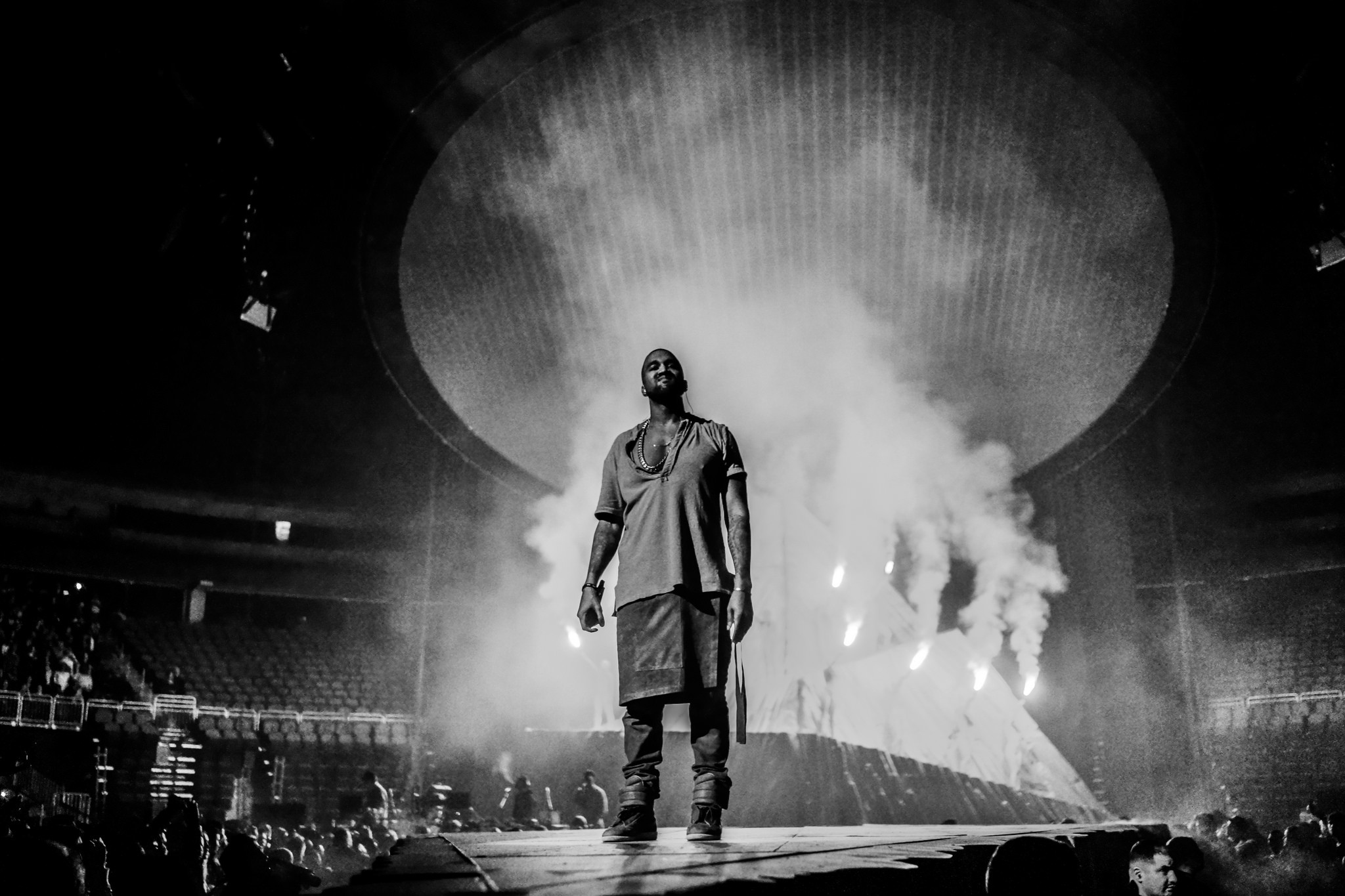 Kanye West Yeezus Wallpapers Picture - Kanye West Black And White Performing , HD Wallpaper & Backgrounds