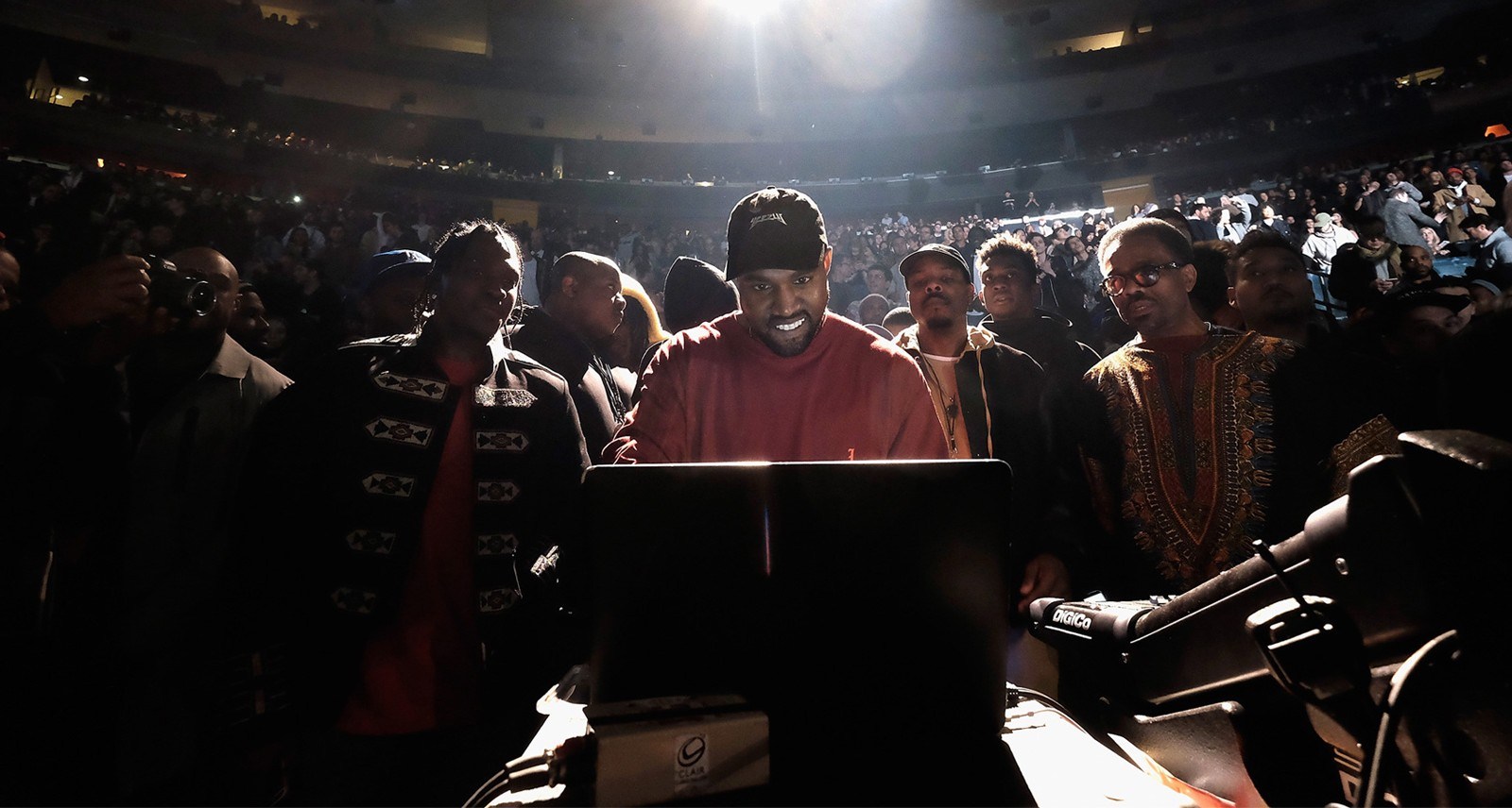 Kanye West On His Computer , HD Wallpaper & Backgrounds