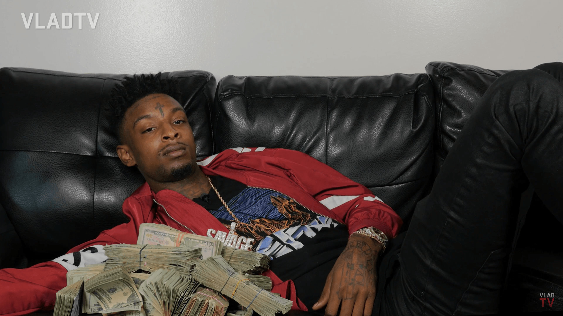 21 - 21 Savage On Couch , HD Wallpaper & Backgrounds