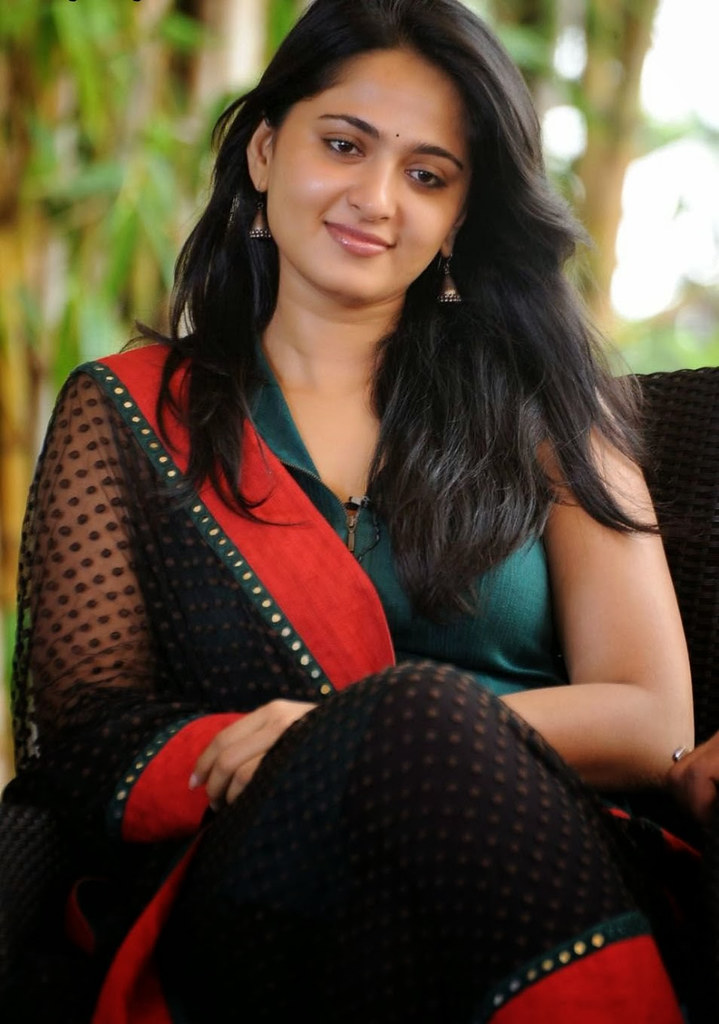 Fashionflavours Anushka Shetty Wallpaper Collection - Anushka Shetty 2018 Hd , HD Wallpaper & Backgrounds