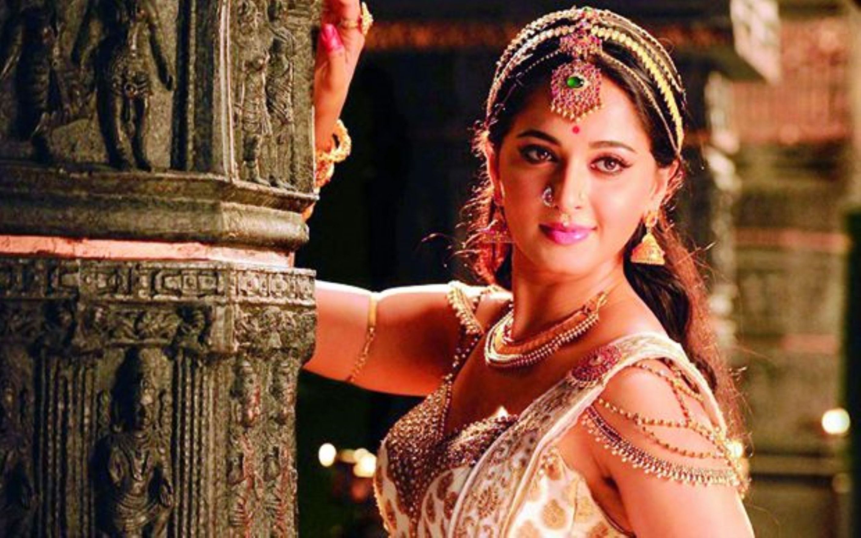 Anushka Shetty In Rudramadevi Wallpaper - Anushka Shetty Bahubali 2 , HD Wallpaper & Backgrounds