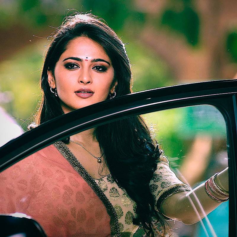 Anushka Shetty Beautiful Wallpapers - Shruti Hasan , HD Wallpaper & Backgrounds