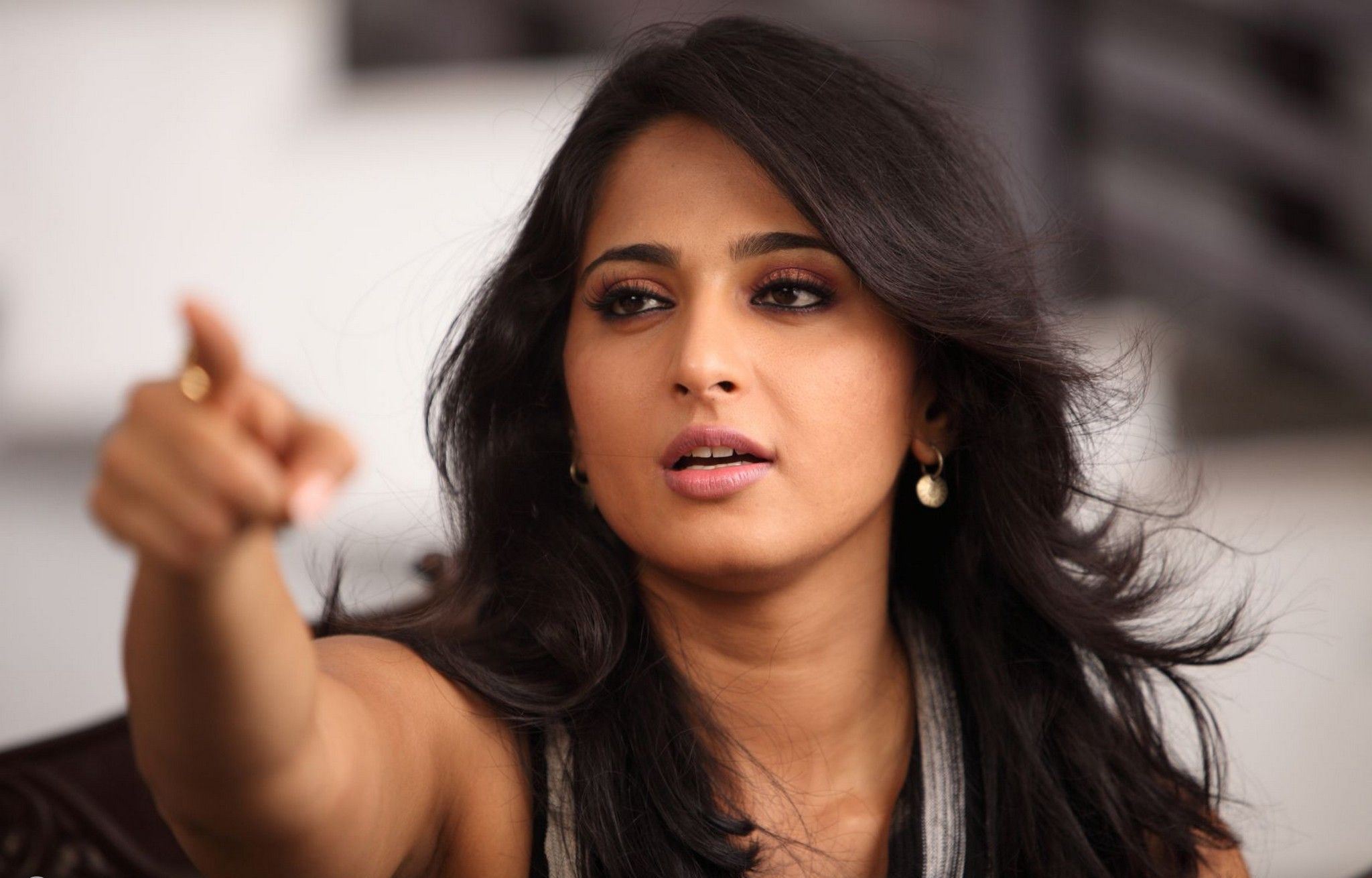 Anushka Shetty 4k Wallpapers, Background - Jynx Maze , HD Wallpaper & Backgrounds