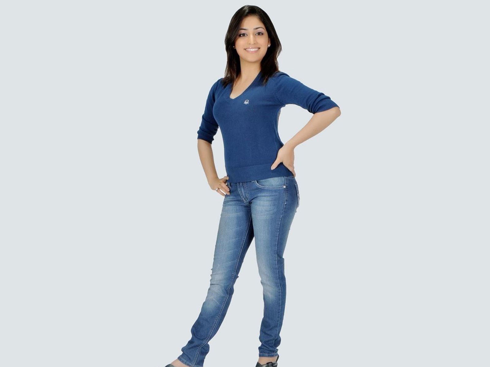 Yami Gautam Hot In Jeans And T Shirt - Yami Gautam , HD Wallpaper & Backgrounds