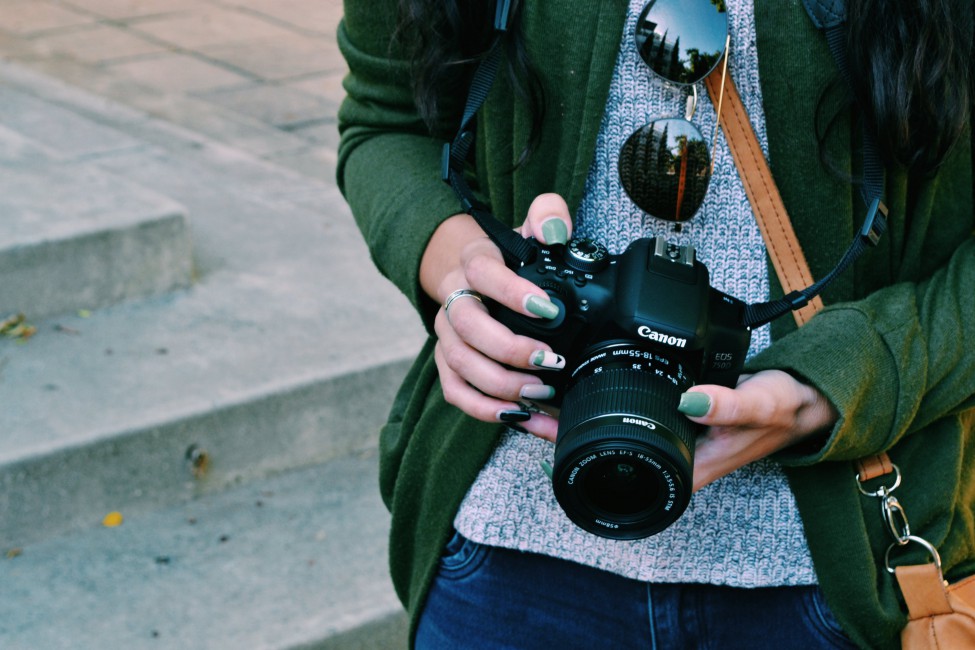 Woman Holding Black Canon Dslr Camera - Photography Dslr Camera , HD Wallpaper & Backgrounds