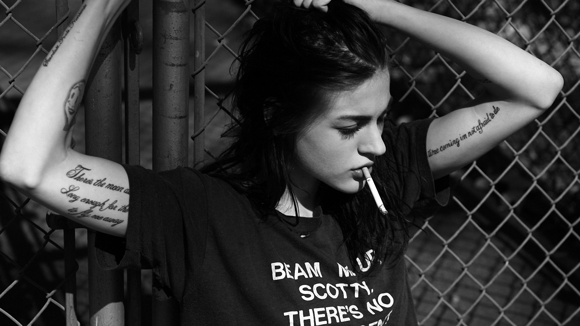 #monochrome, #smoking, #women, #frances Bean Cobain, - Frances Bean Cobain , HD Wallpaper & Backgrounds