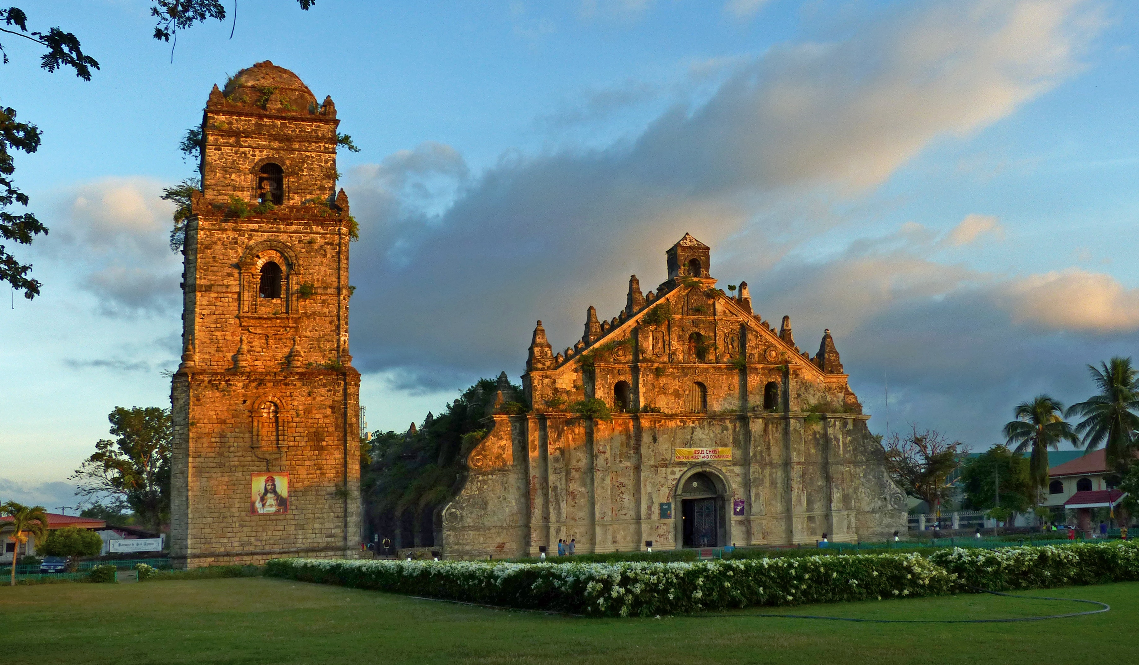 The Paoay Church, Ilocos Norte, Philippines - Paoay Church , HD Wallpaper & Backgrounds