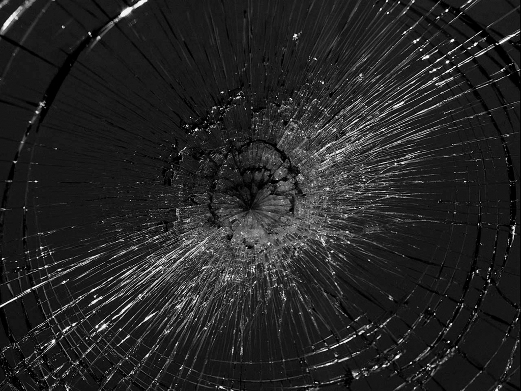 Broken Glass Wallpaper - Large Circle Windshield Crack , HD Wallpaper & Backgrounds