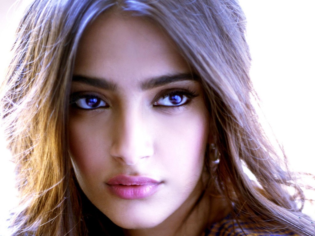 Free Download Sonam Kapoor Cute Face Close Up 896 Wallpaper - Beautiful Sonam Kapoor Hd , HD Wallpaper & Backgrounds