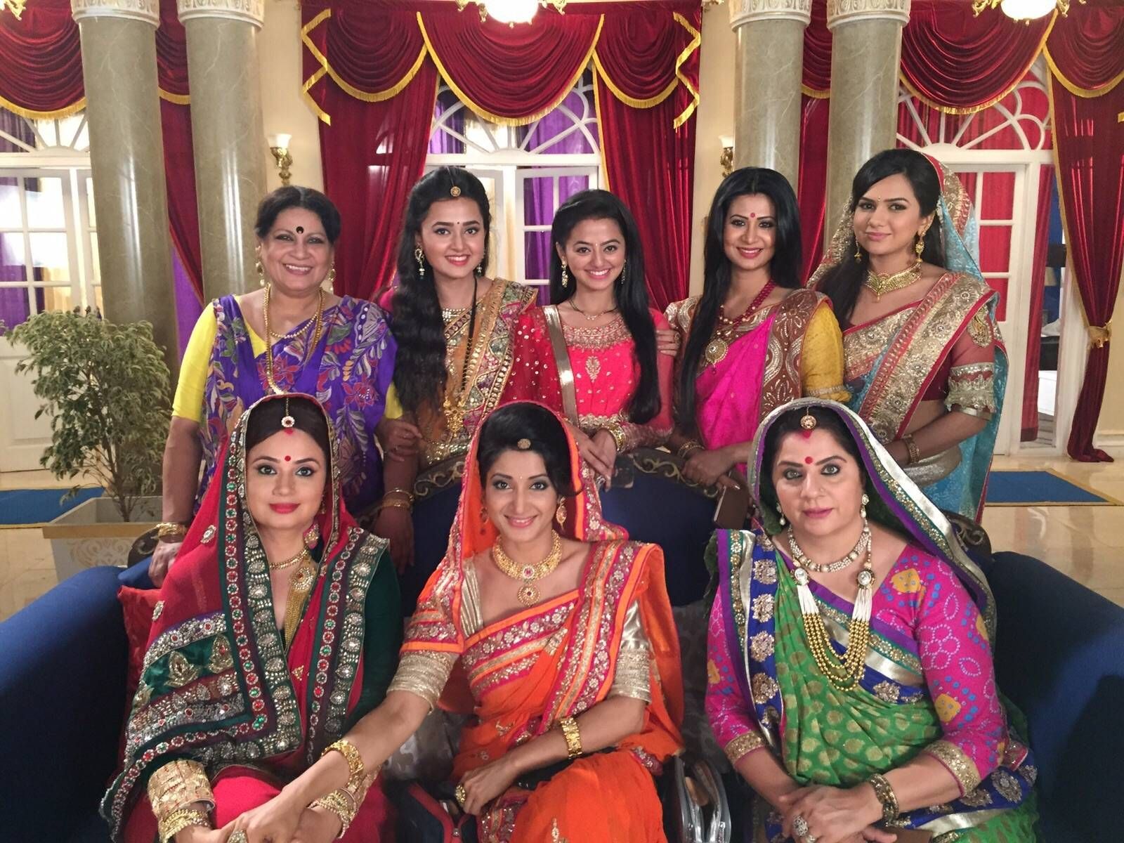 Swaragini Cast Pics From Social Networking Sites - Cast Of Swaragini , HD Wallpaper & Backgrounds