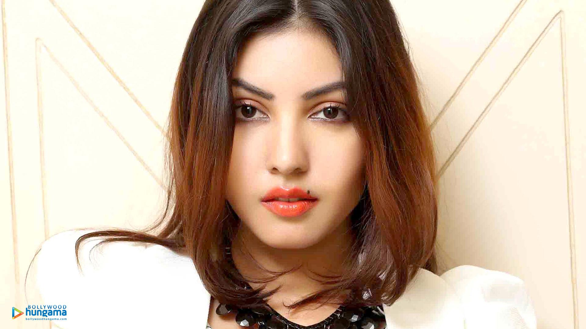 Download Komal Wallpaper - Komal Jha Sexy On Itl.cat