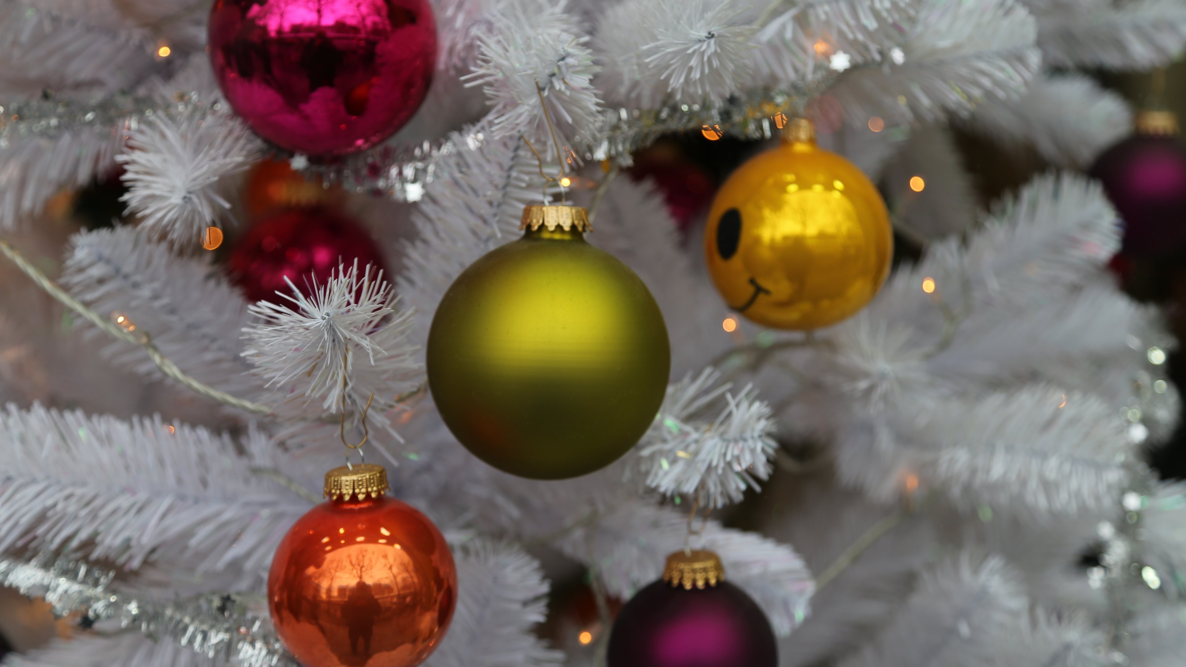 Christmas Balls Wallpaper 4k , HD Wallpaper & Backgrounds