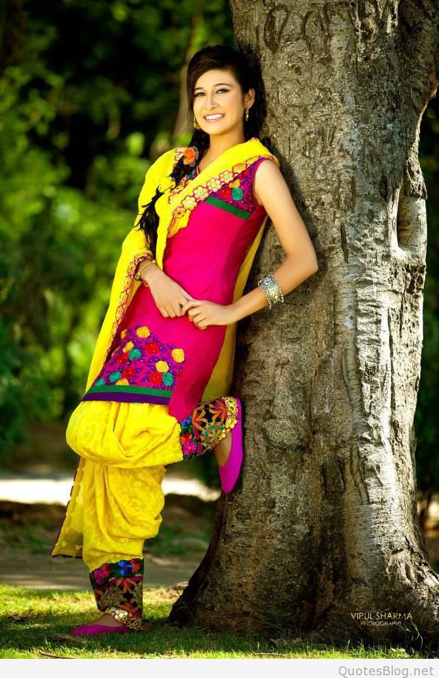 Beautiful Girls In Punjabi Suit With Punjabi Beauty - Punjabi Suit Beautiful Girl , HD Wallpaper & Backgrounds