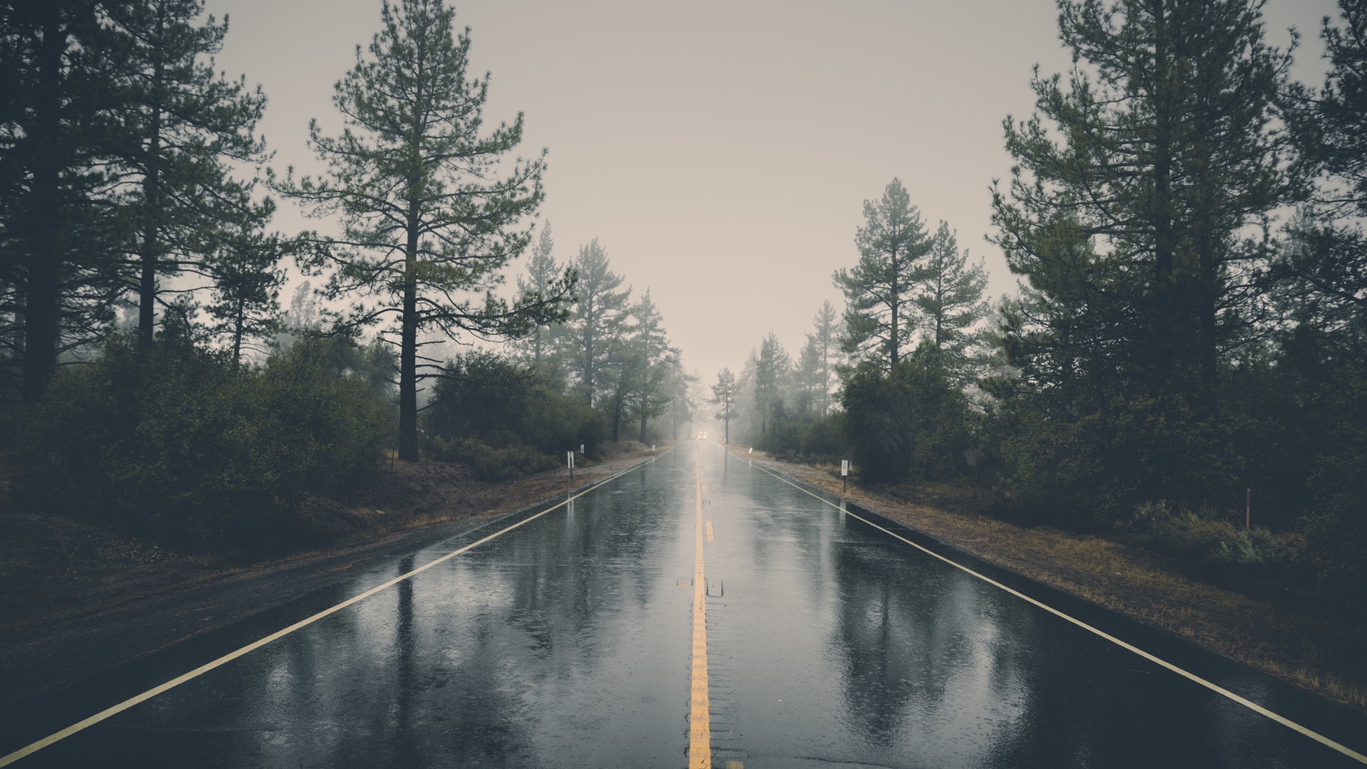 Looking Down The Rainy Road [1920x1080] - Rain Road , HD Wallpaper & Backgrounds
