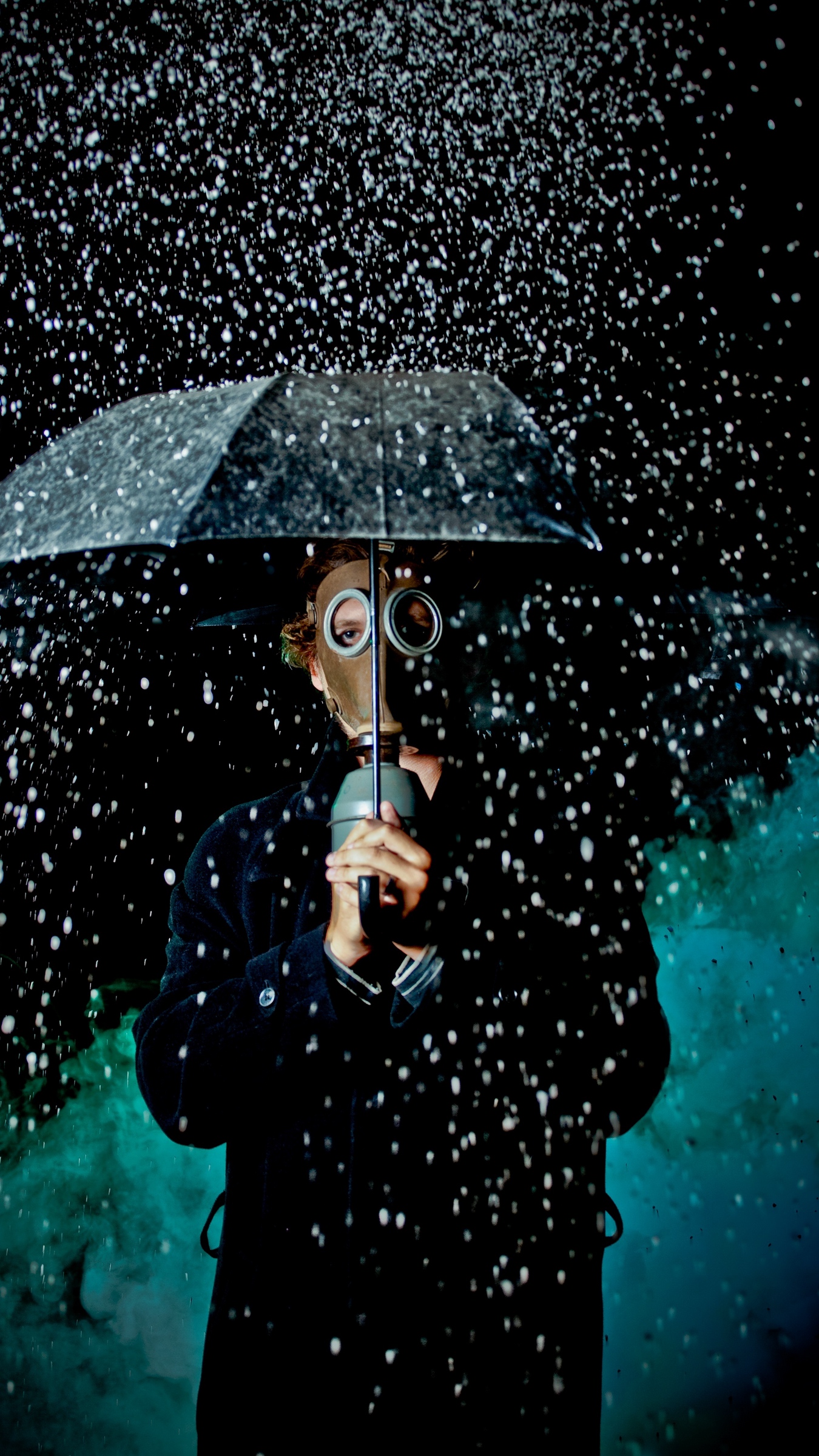Wallpaper Man, Gas Mask, Umbrella, Rain, Mood - Raining Umbrella , HD Wallpaper & Backgrounds