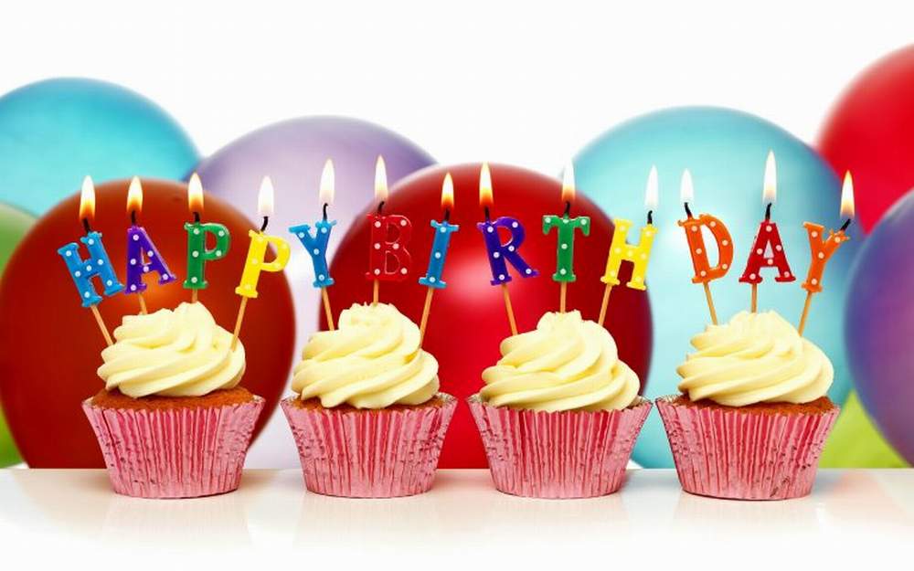 Happy Birthday Balloons And Cupcakes , HD Wallpaper & Backgrounds
