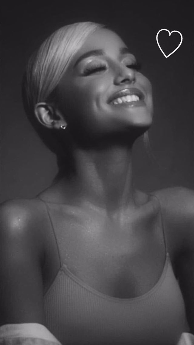 Ariana Grande Inspiration › - Ariana Grande No Tears Left To Cry Vertical Video , HD Wallpaper & Backgrounds