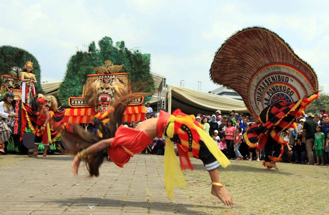 Reog Ponorogo Indonesian Culture And Tradition - Indonesia Sebagai Satu Kesatuan Sosial Dan Budaya , HD Wallpaper & Backgrounds