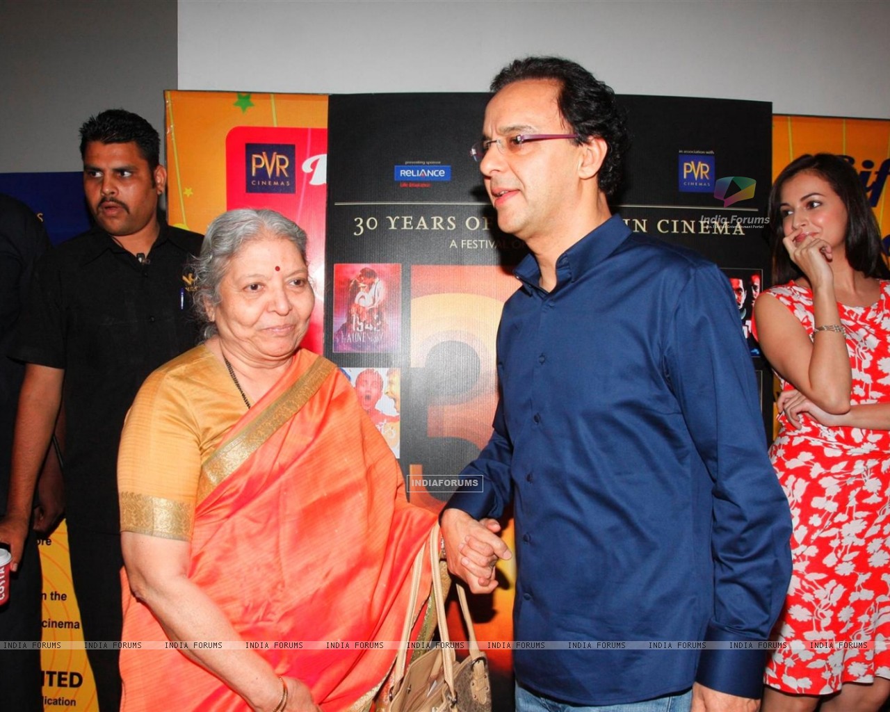 Celebs At Munna Bhai Film Chat Show Size - Senior Citizen , HD Wallpaper & Backgrounds