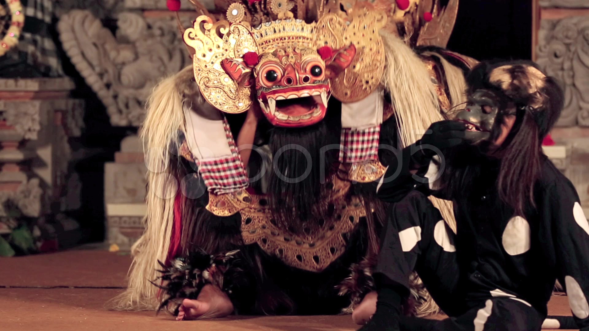 Hanoman Monkey And Barong In Balinese Dance Performance - Lion Dance , HD Wallpaper & Backgrounds